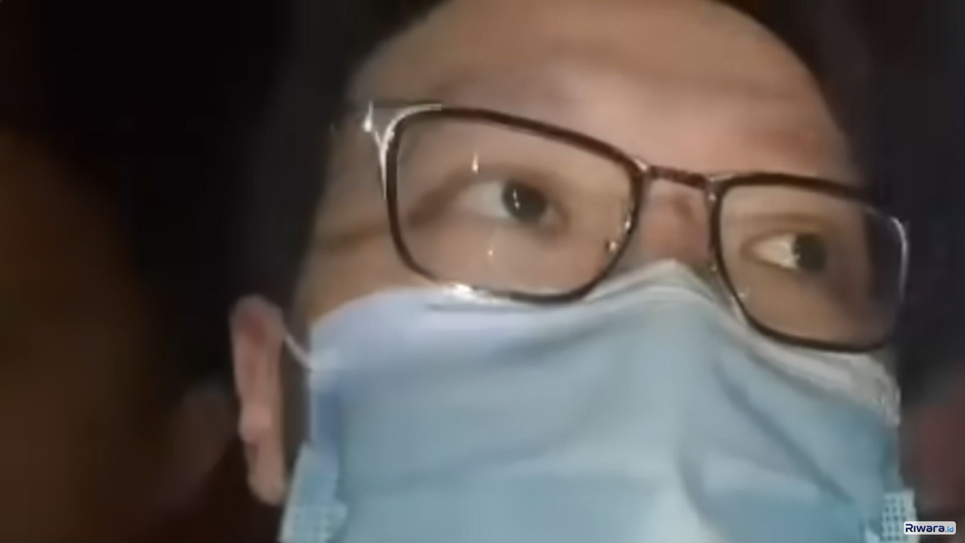 Dokter sekaligus influencer kecantikan Richard Lee saat berada di Polda Metro Jaya sebelum resmi ditahan terkait kasus dugaan pelanggaran perlindungan konsumen dan produk perawatan kecantikan.